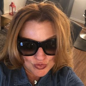 Meet your Posher, Joanie